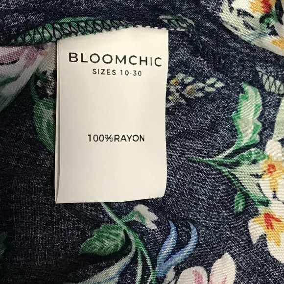 BLOOMCHIC 22-24 3X plus navy blue floral zipper elastic waist top blouse NWT B50 - Picture 7 of 8